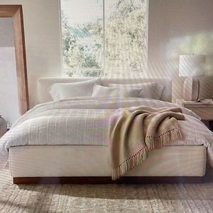 CRATE & BARREL Organic Cotton White King Textured Duvet and (2) King Shams